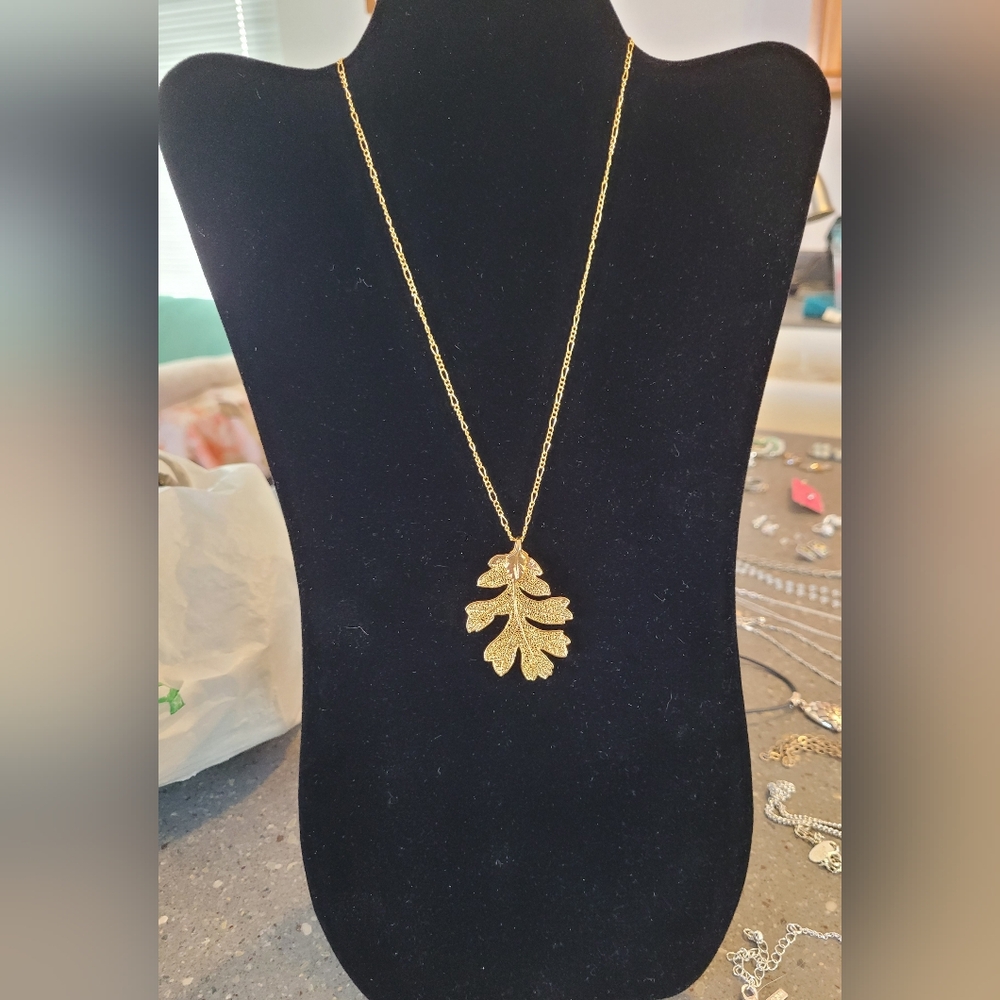 Gold Leaf Pendant Necklace